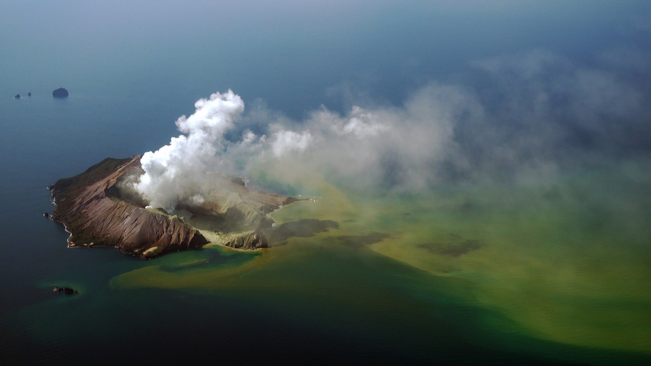 The Volcano: Rescue from Whakaari kapak görseli