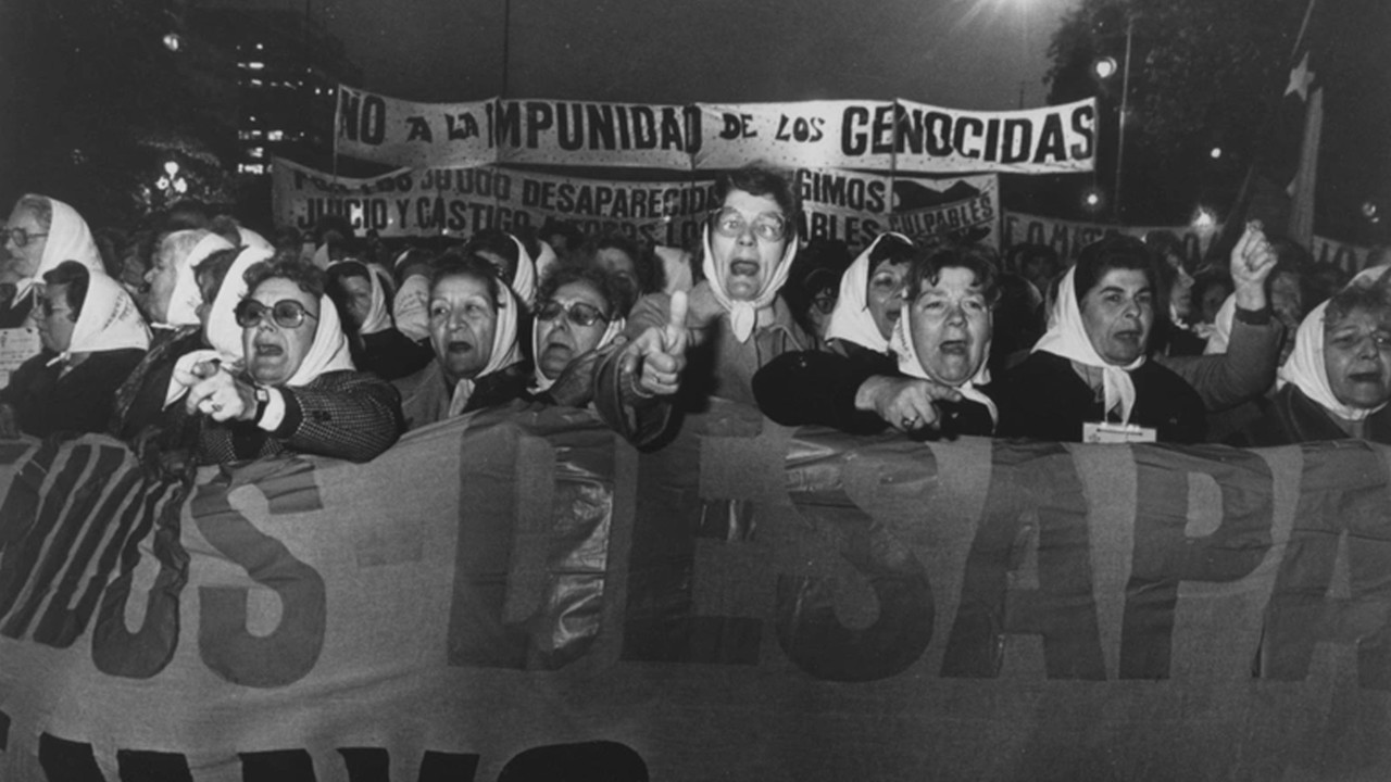 Las Madres de la Plaza de Mayo kapak görseli