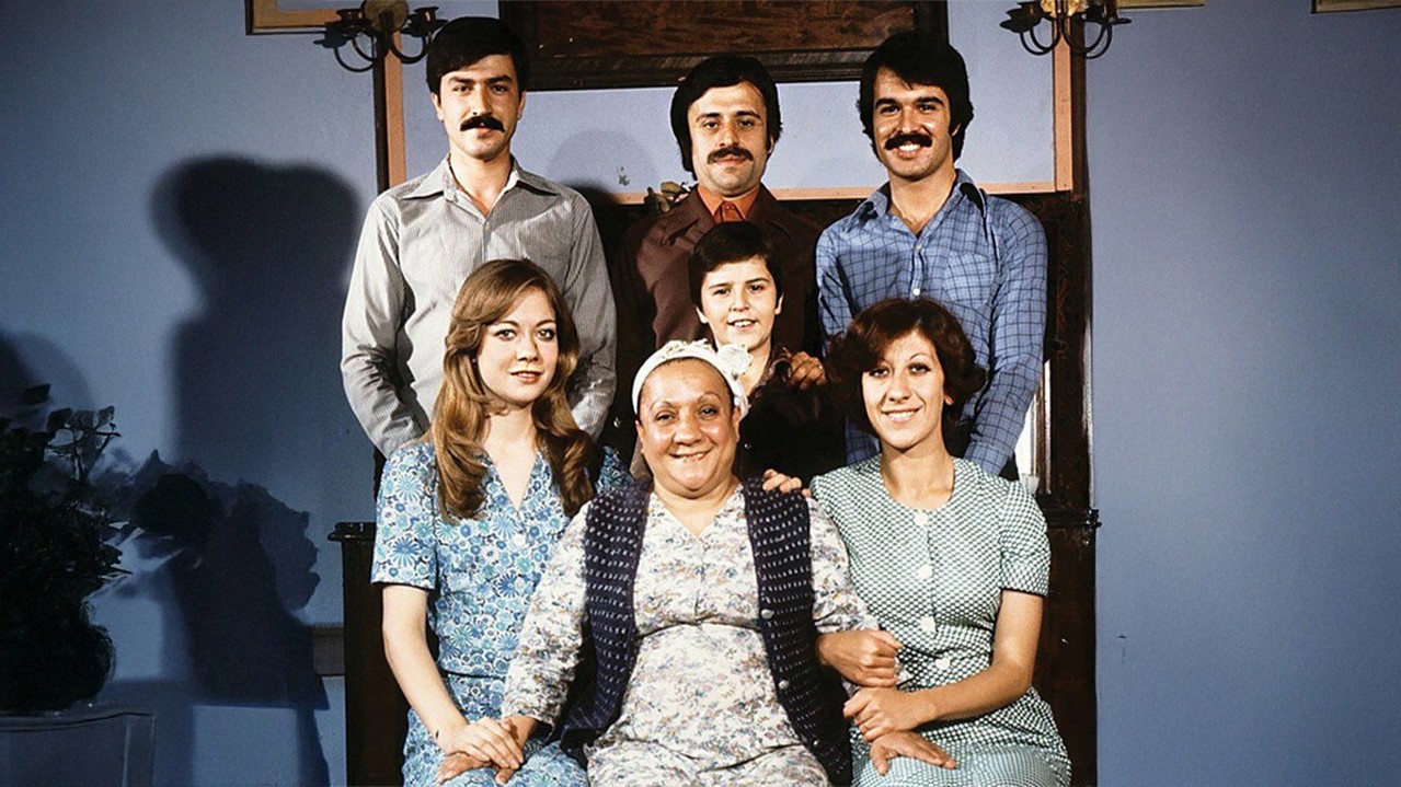 Aile Şerefi kapak görseli