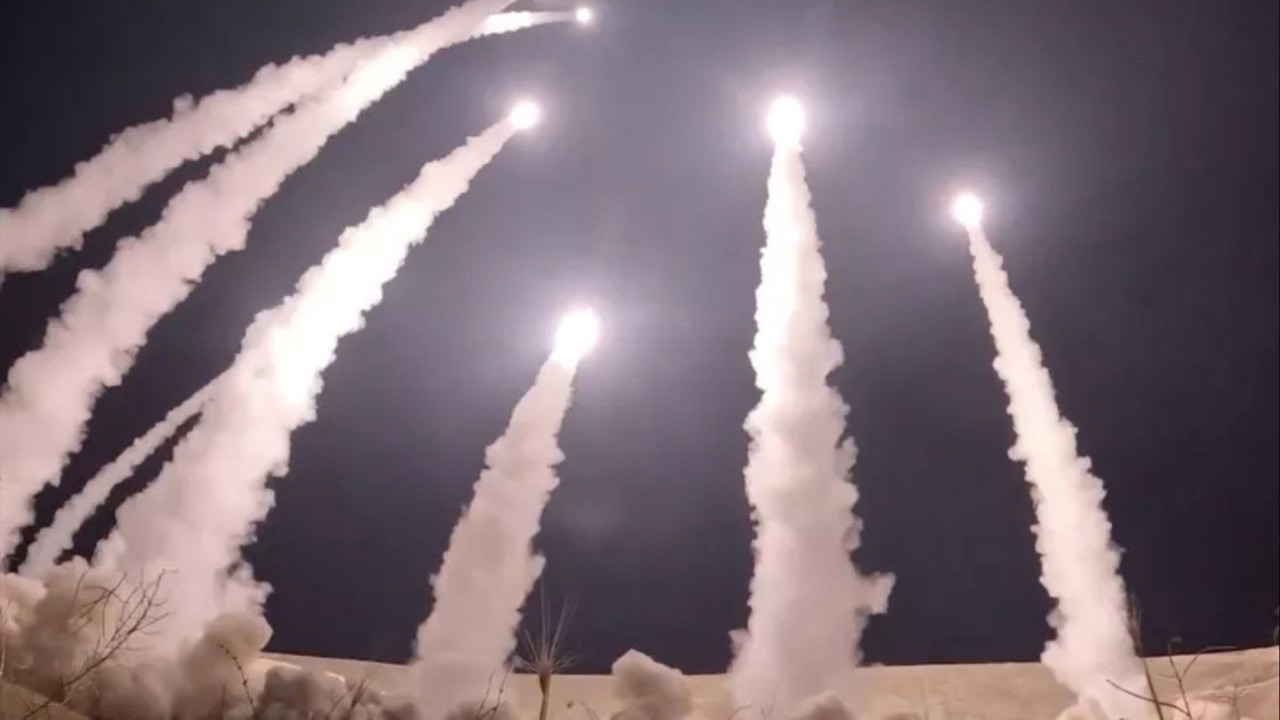 Iran, Israël et la bombe kapak görseli