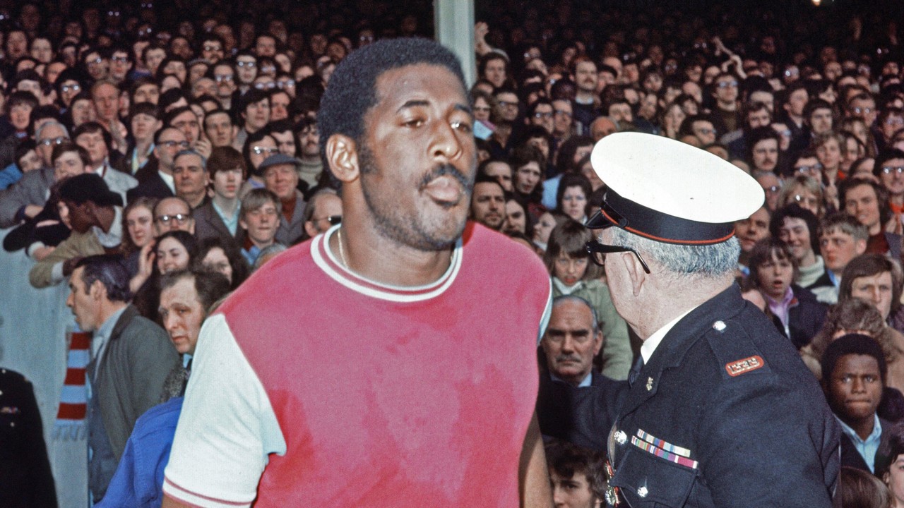 Transforming the Beautiful Game: The Clyde Best Story kapak görseli