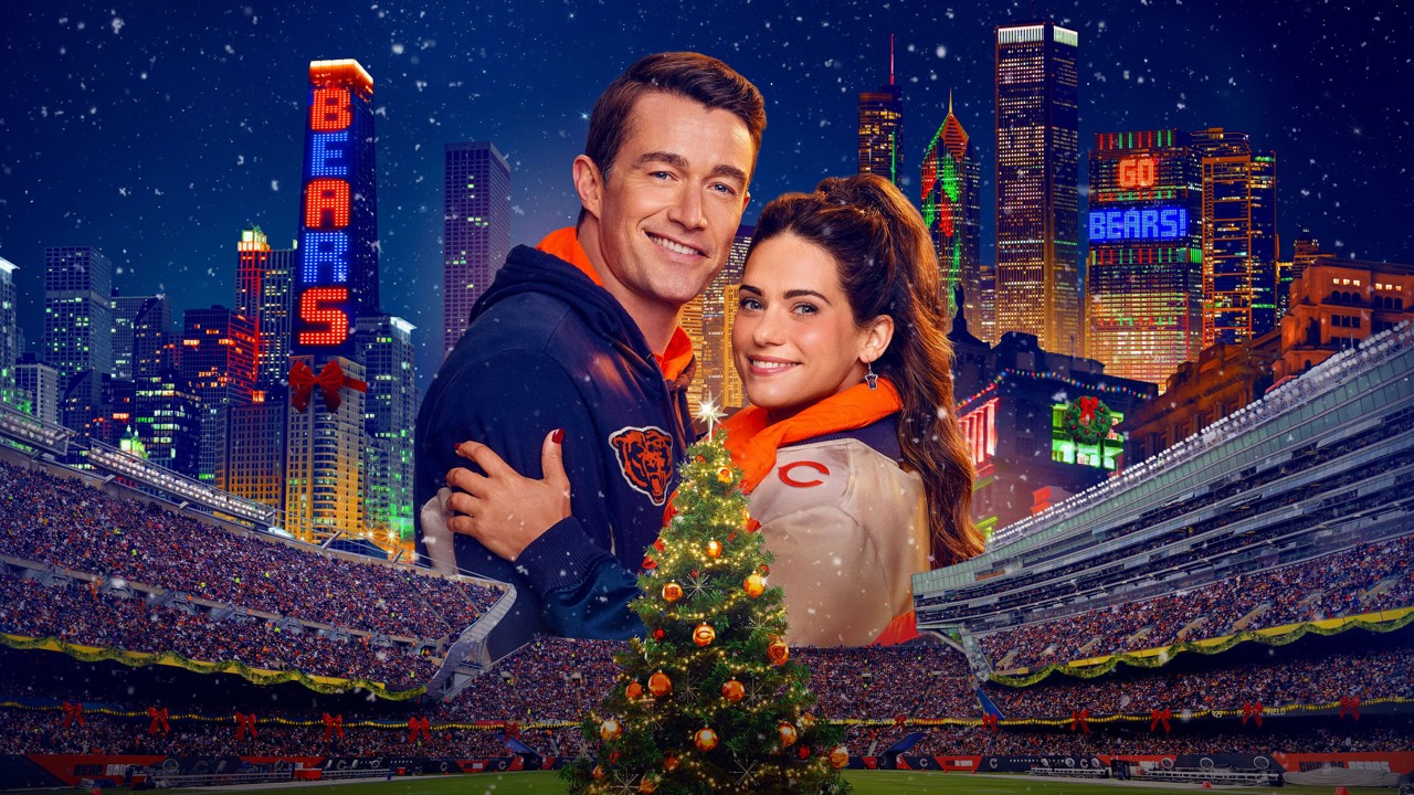 Holiday Touchdown: A Bears Love Story kapak görseli