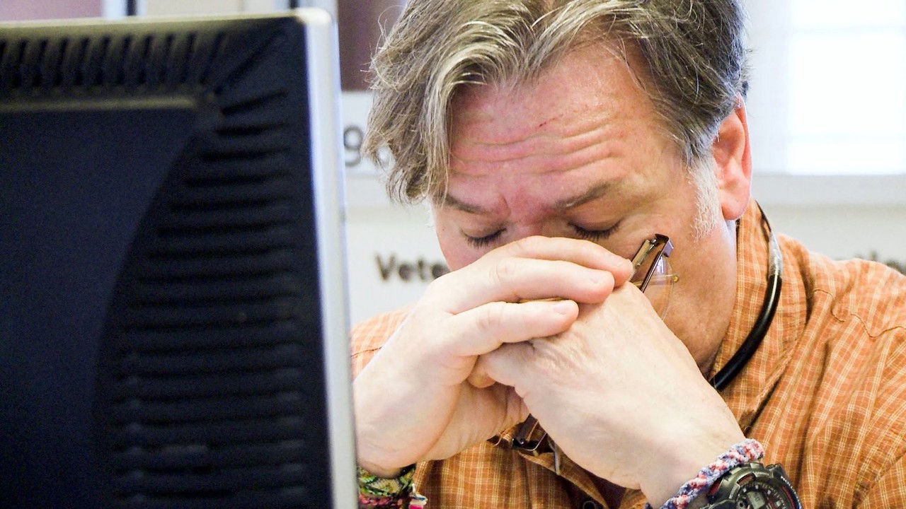 Crisis Hotline: Veterans Press 1 kapak görseli