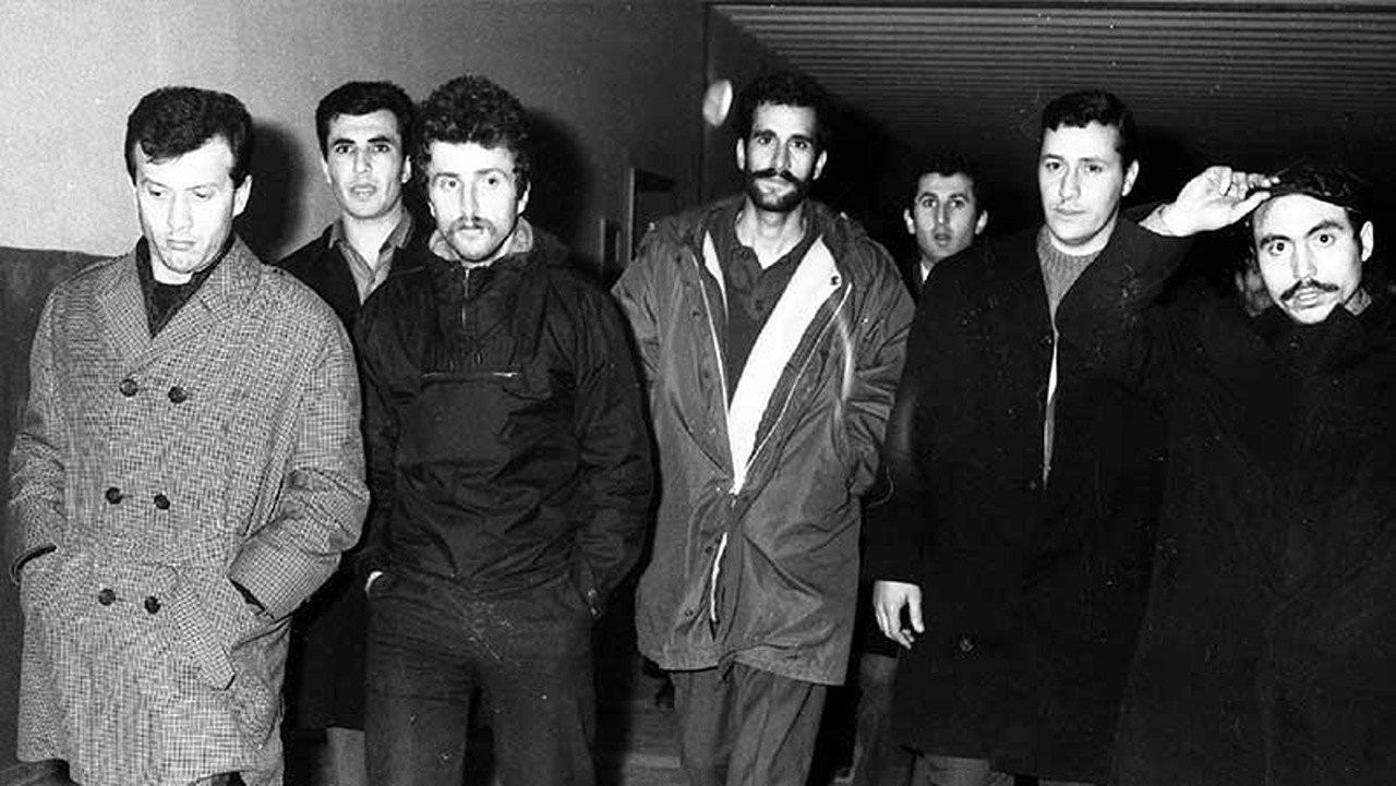 Delikanlım İyi Bak Yıldızlara kapak görseli