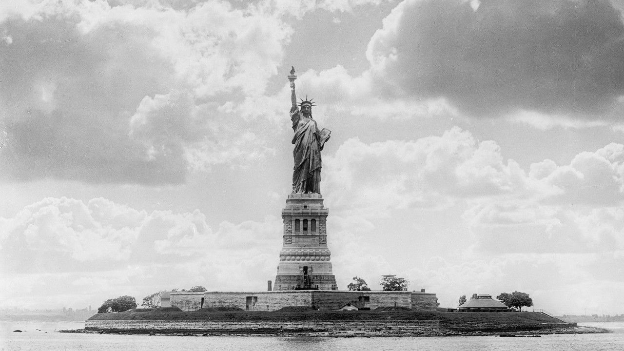 The Statue of Liberty kapak görseli