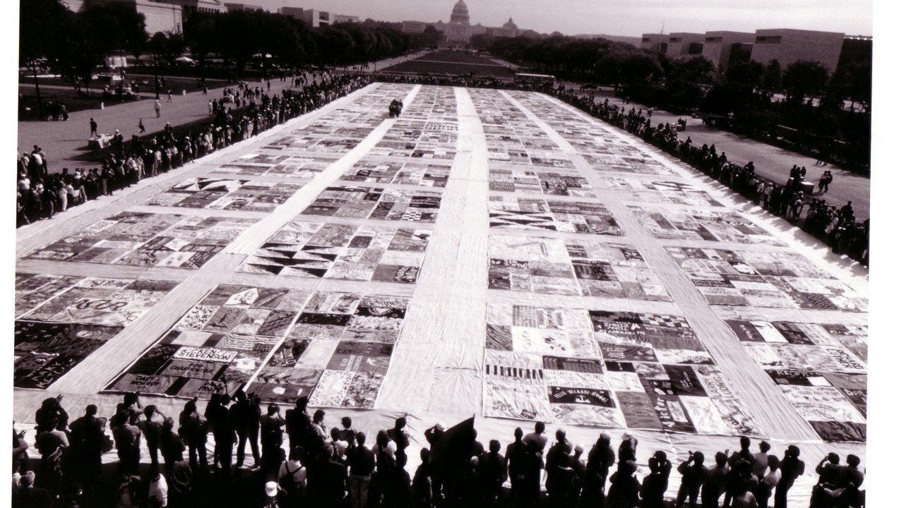 Common Threads: Stories from the Quilt kapak görseli