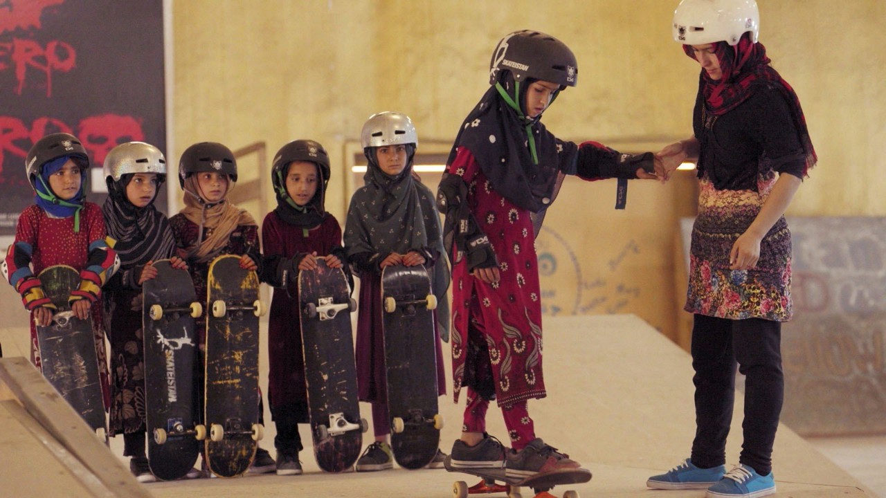 Learning to Skateboard in a Warzone (If You're a Girl) kapak görseli