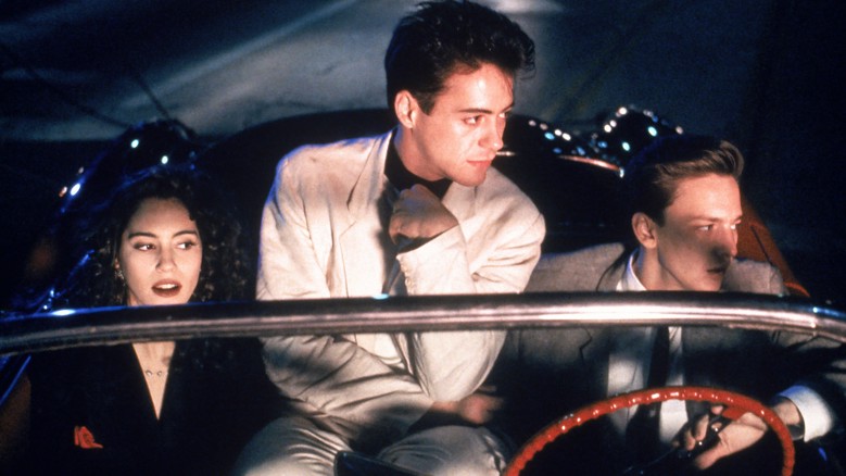 Less Than Zero Fragmanı
