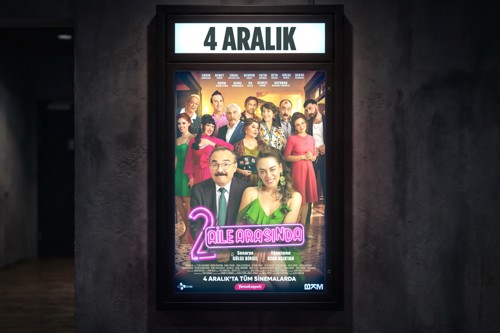 Yılın En Çok Beklenen Komedisi “2 Aile Arasında”dan Afiş Geldİ