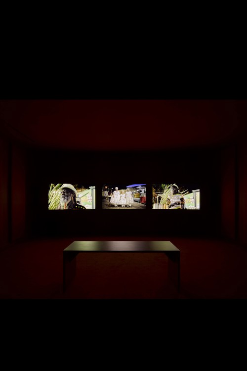 Triptych kapak görseli