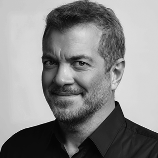 Varol Yaşaroğlu